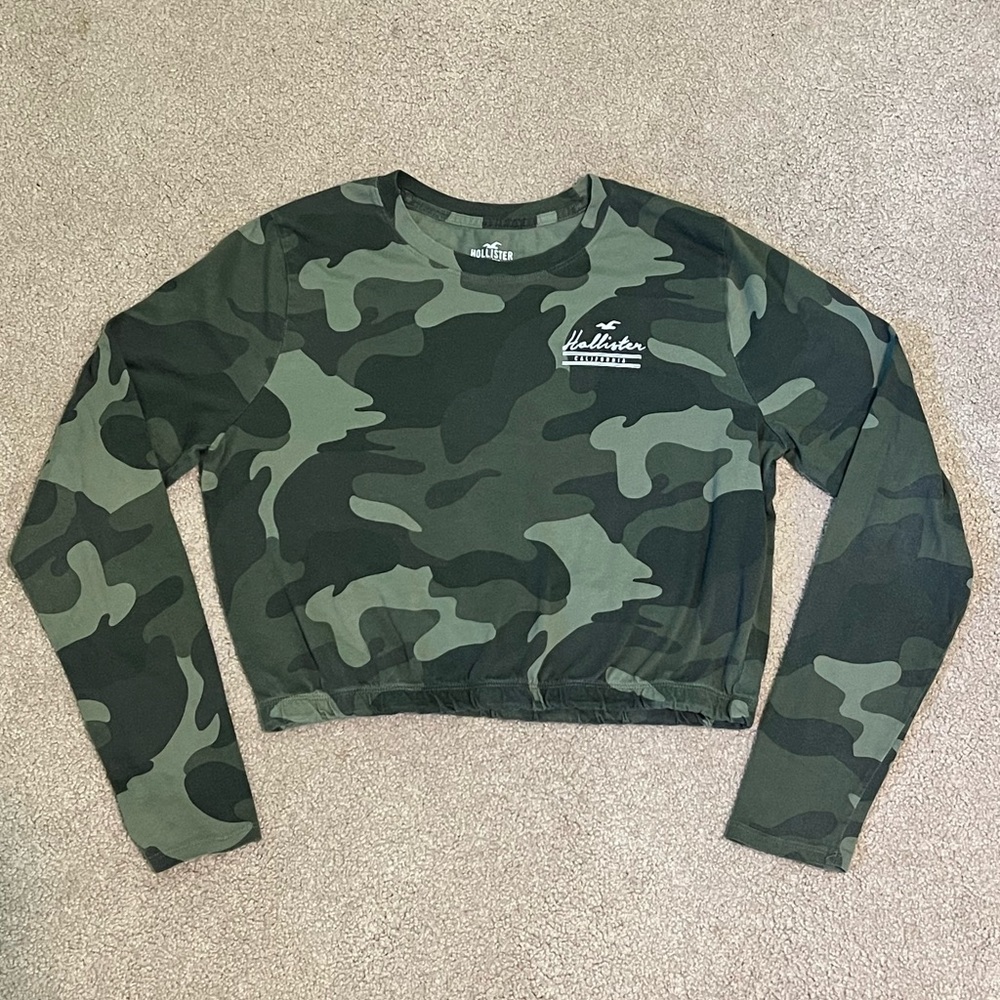 Hollister Women’s Camouflage Long Sleeved Cropped Tee Small